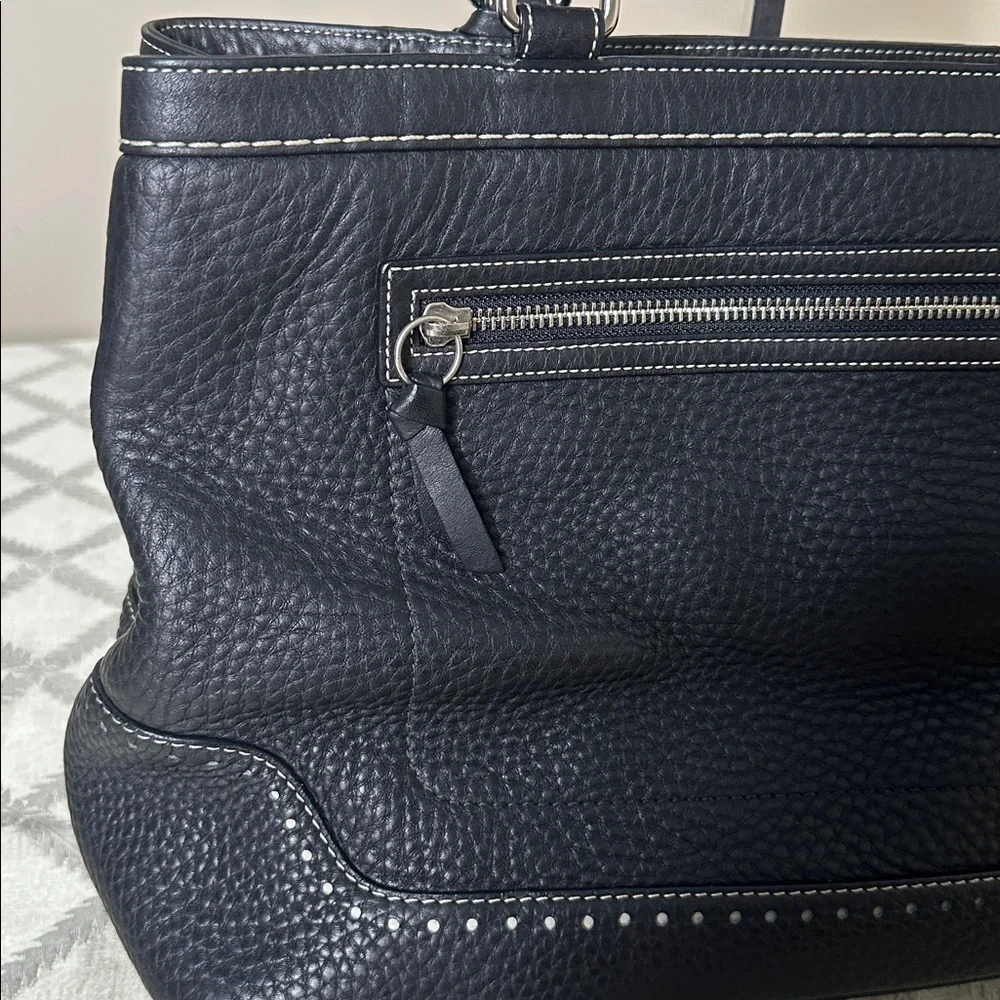 Elegant COACH Black Leather Tote Bag - Picture 3 of 12